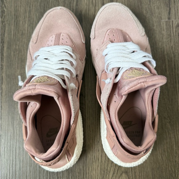 Nike Women's Huarache Run Shoes - Picture 5 of 6